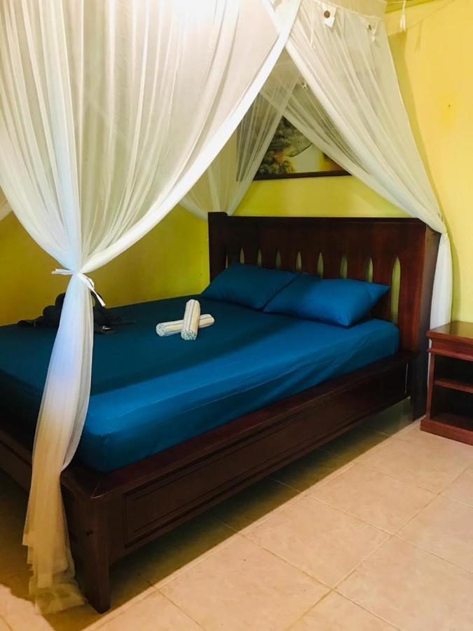 Hotel Panorama Backpackers Bunaken Esterno foto