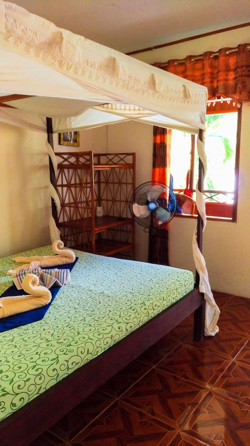 Hotel Panorama Backpackers Bunaken Esterno foto